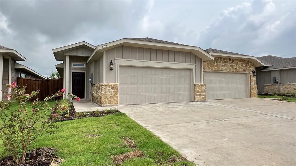 Property Photo: 641 Blackland Drive TX 76084