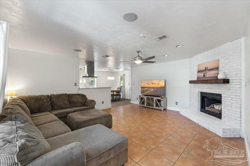 Property Photo:  323 Celeste St  FL 32569 