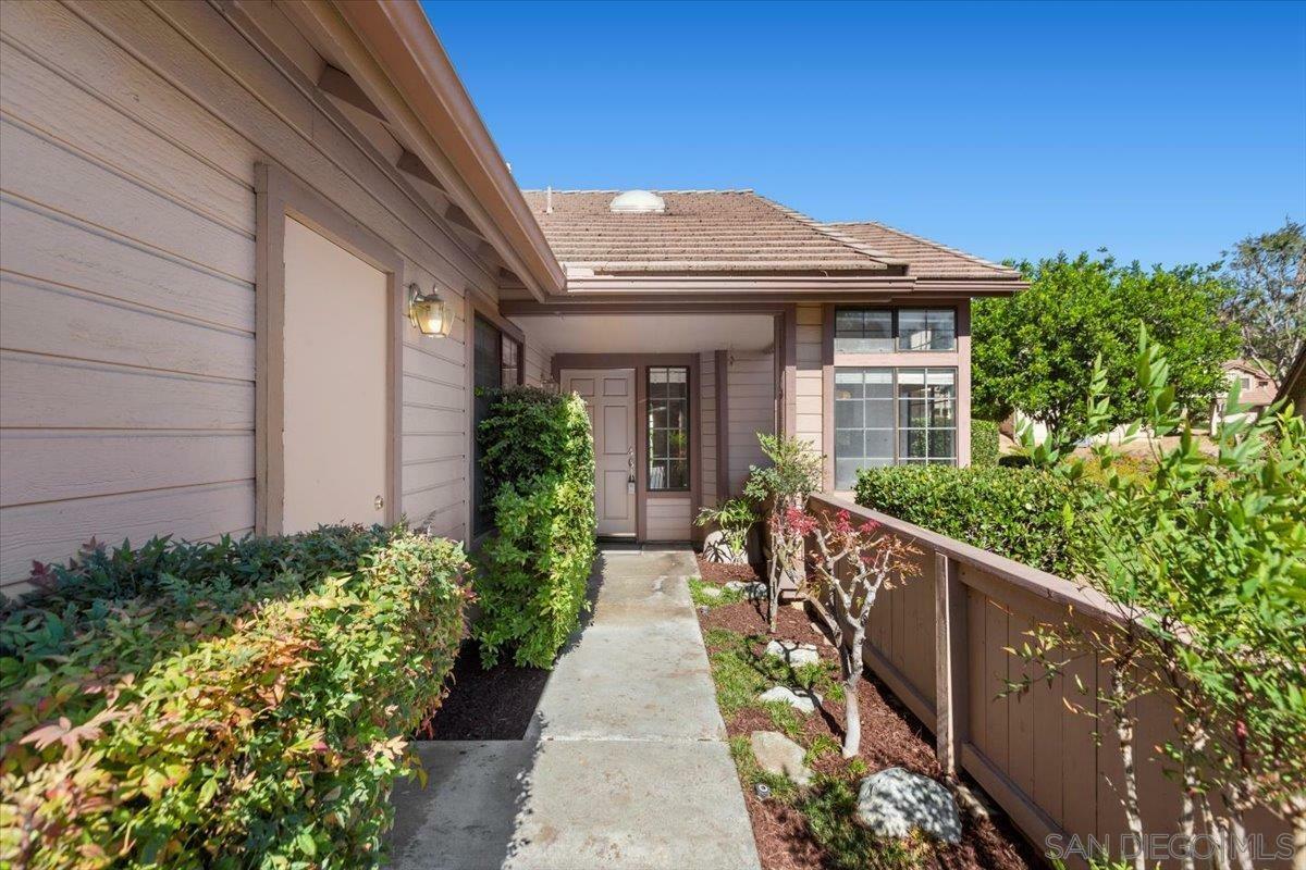 Property Photo: 350 Conifer Gln CA 92026