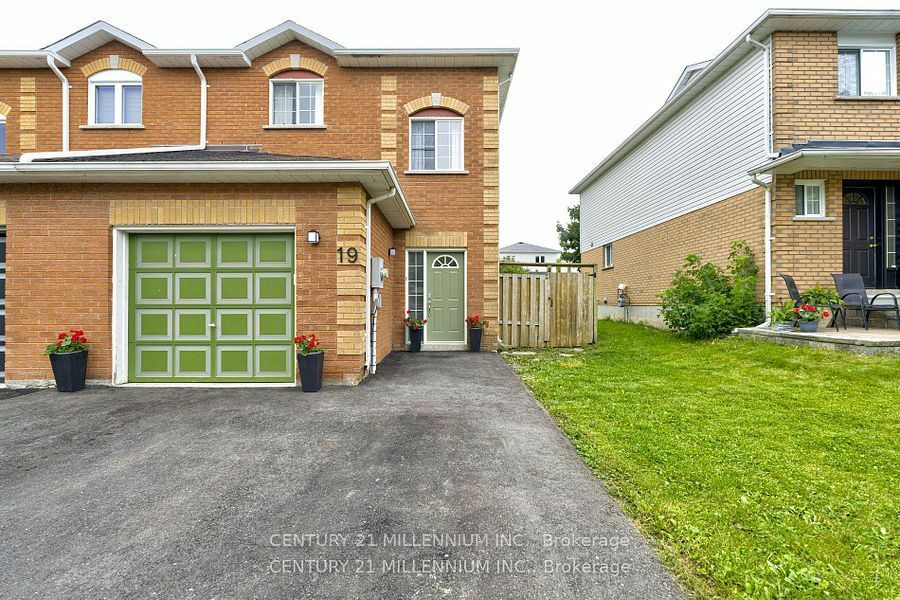 Property Photo:  19 O'Leary Crt  ON L0G 1W0 