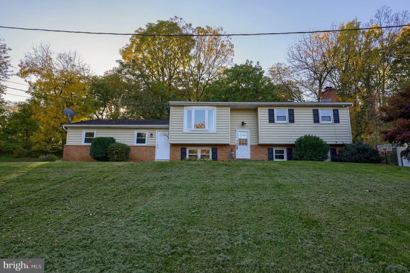 Property Photo:  60 N Conestoga Drive  PA 17602 