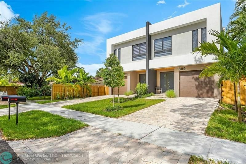 Property Photo:  811 SW 10th Terrace  FL 33315 