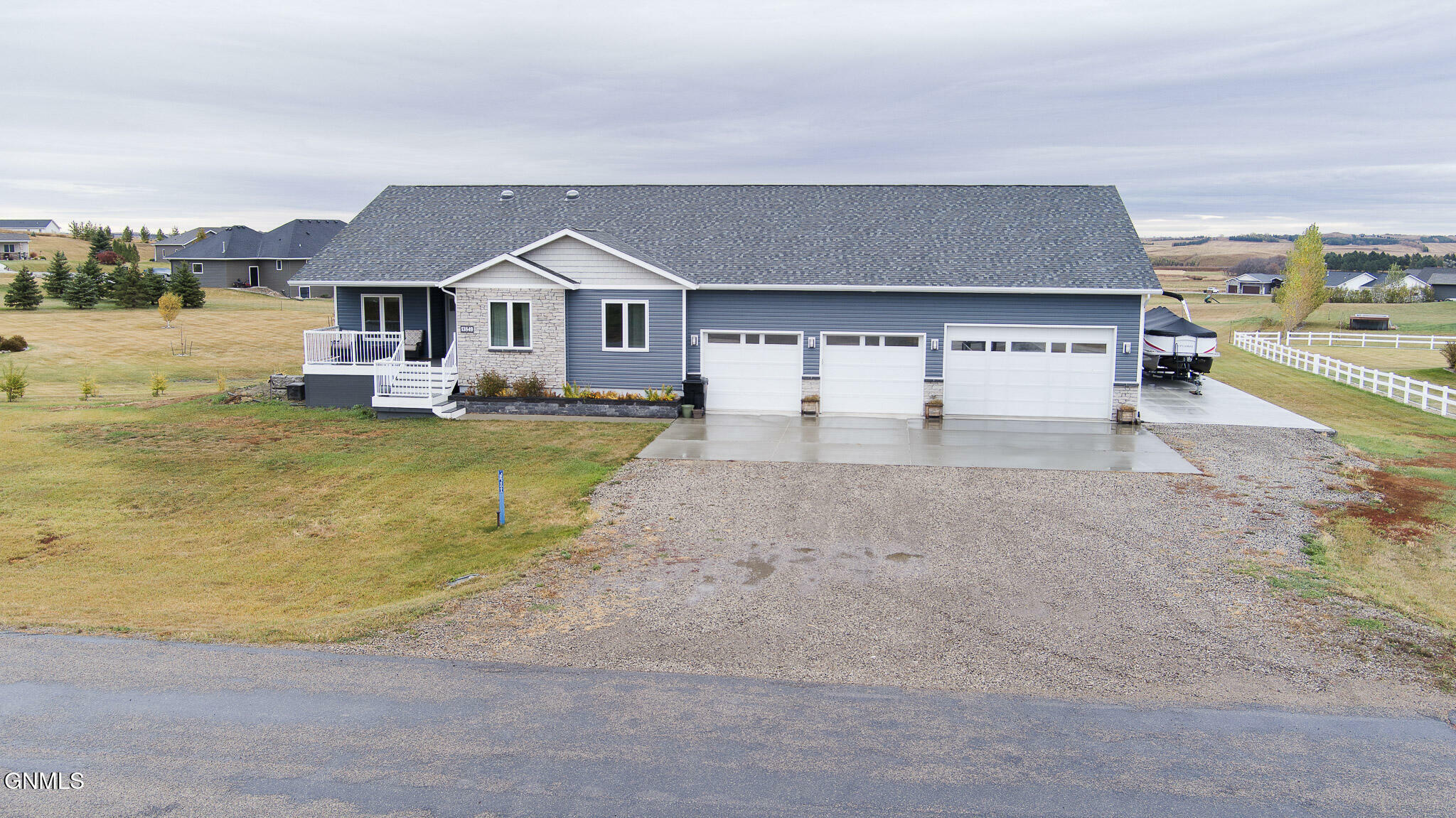 Property Photo:  13849 Saddlehorn Drive  ND 58503 