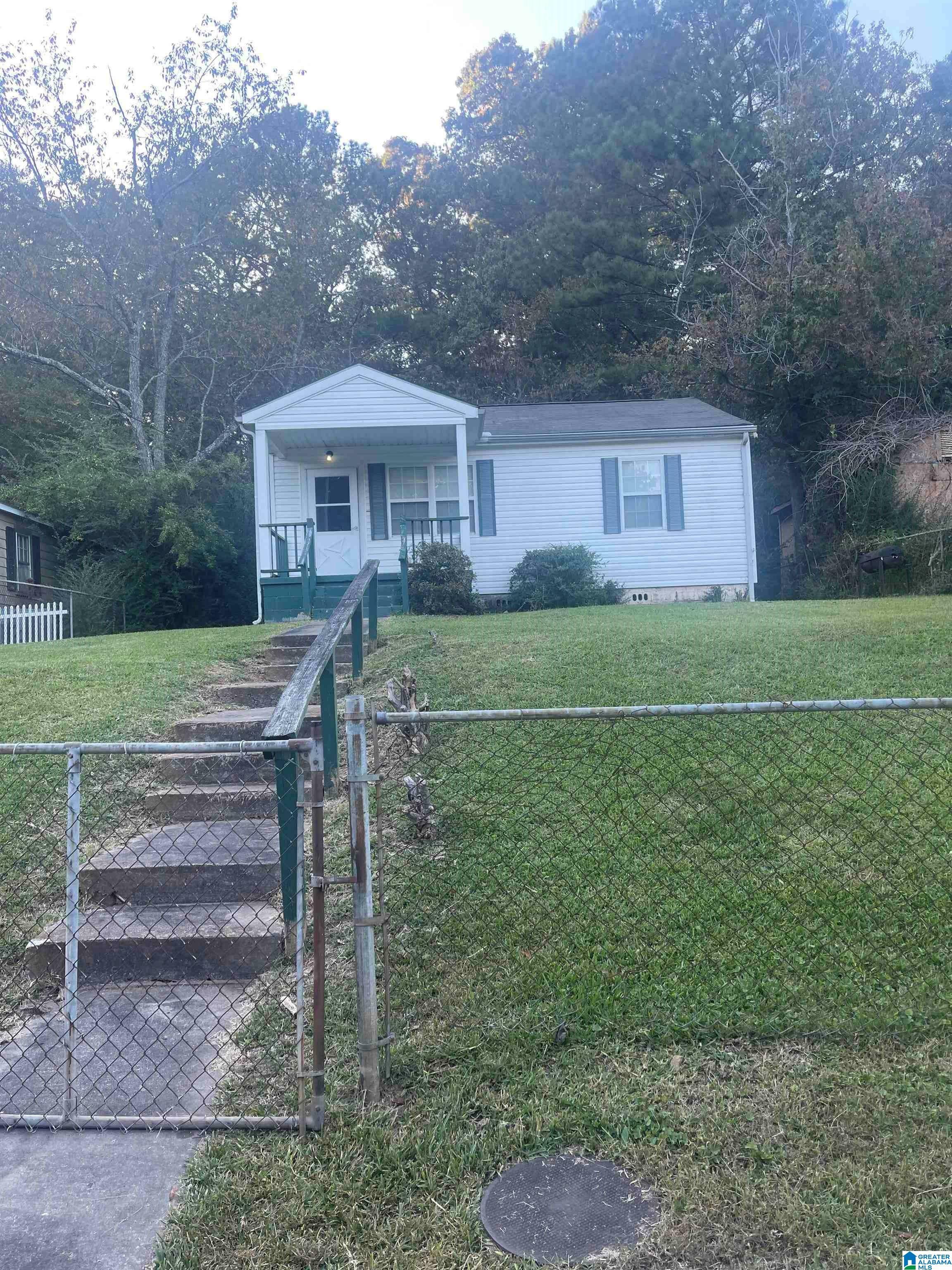 1120 Johnson Avenue  Anniston AL 36201 photo