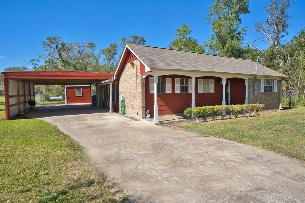 Property Photo: 6823 County Road 659 TX 77422