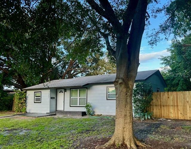 Property Photo:  7561 Orpine Drive N  FL 33702 