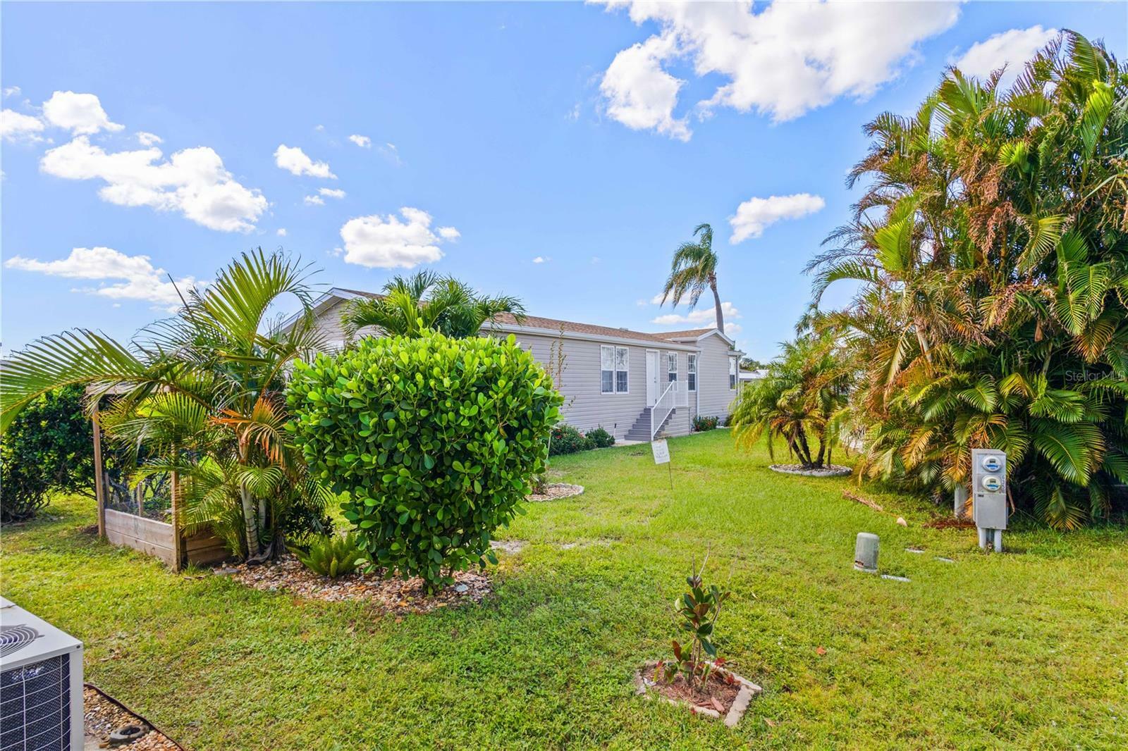 Property Photo:  2100 Kings Highway 636  FL 33980 