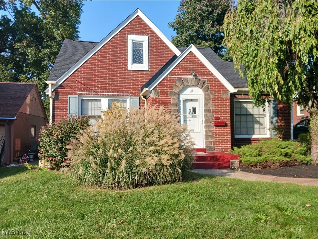 Property Photo:  428 W Midlothian Boulevard  OH 44511 