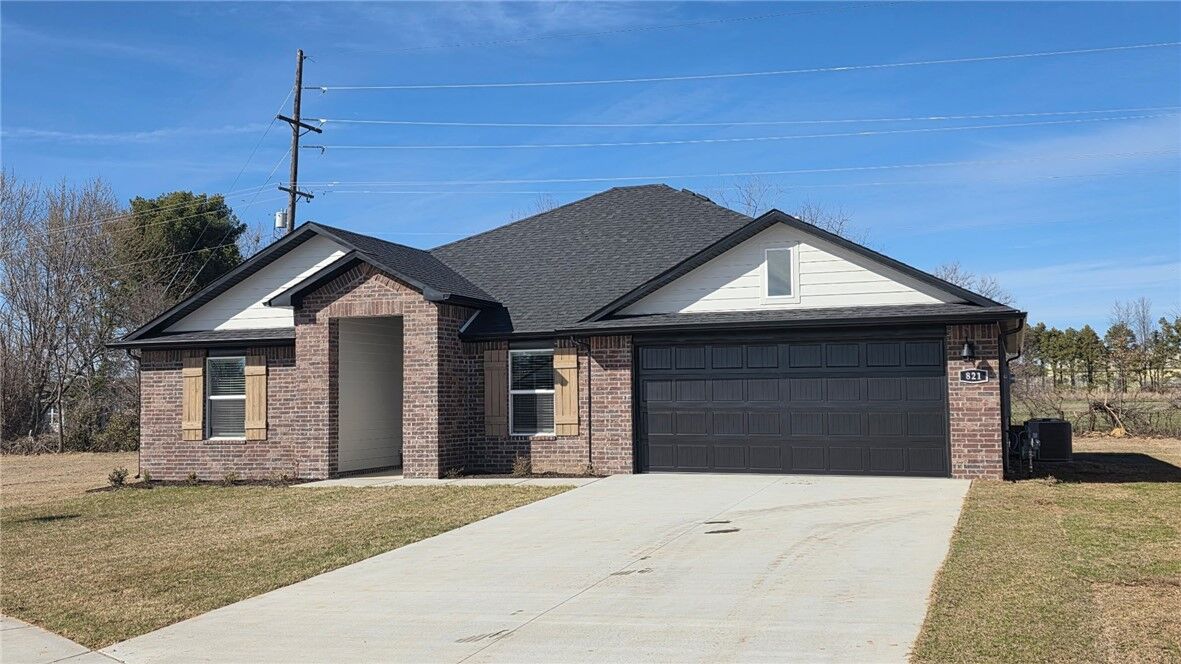 Property Photo:  822 Picard Avenue  AR 72745 