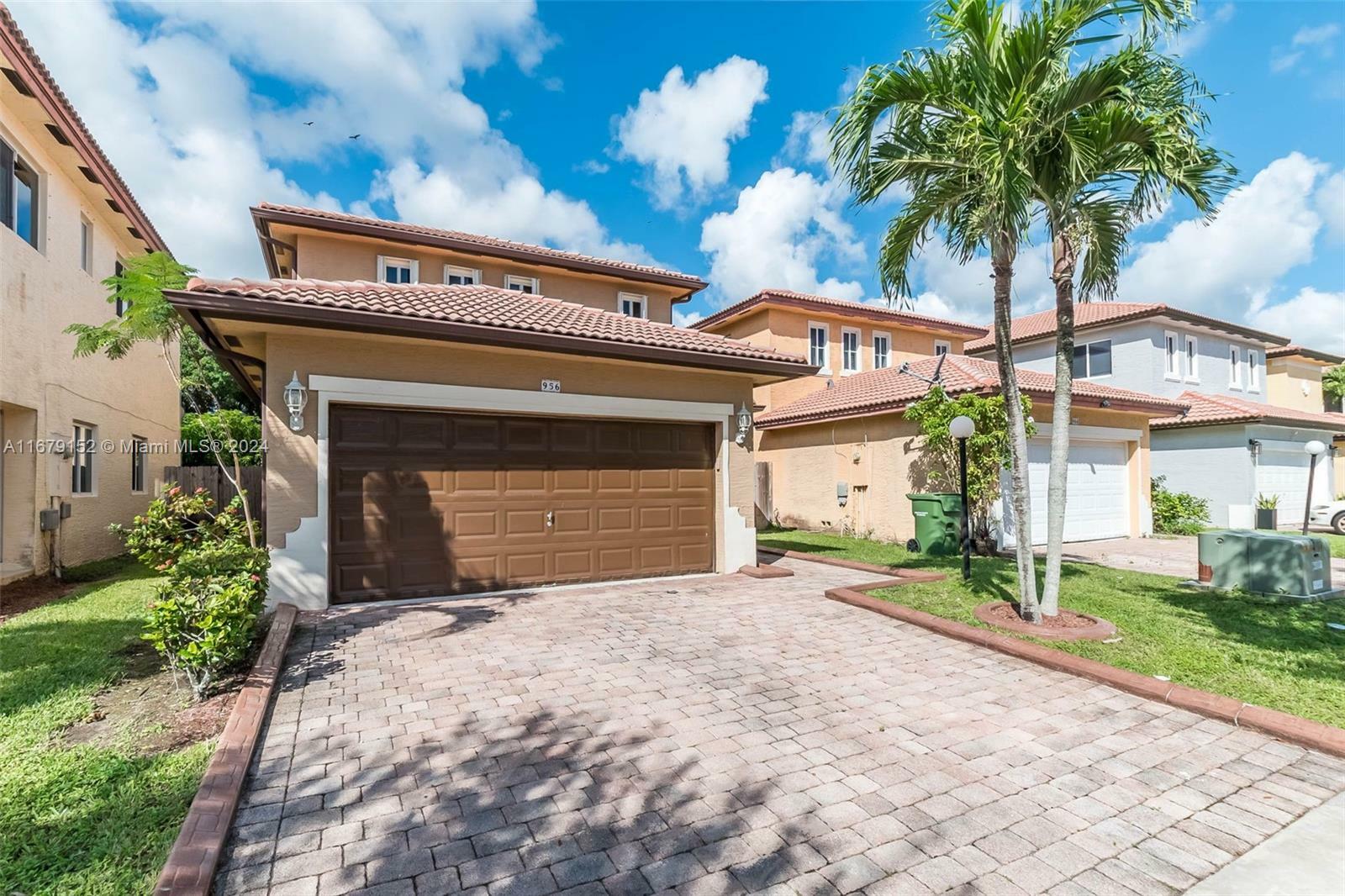 Property Photo:  956 NE 41st Ter  FL 33033 