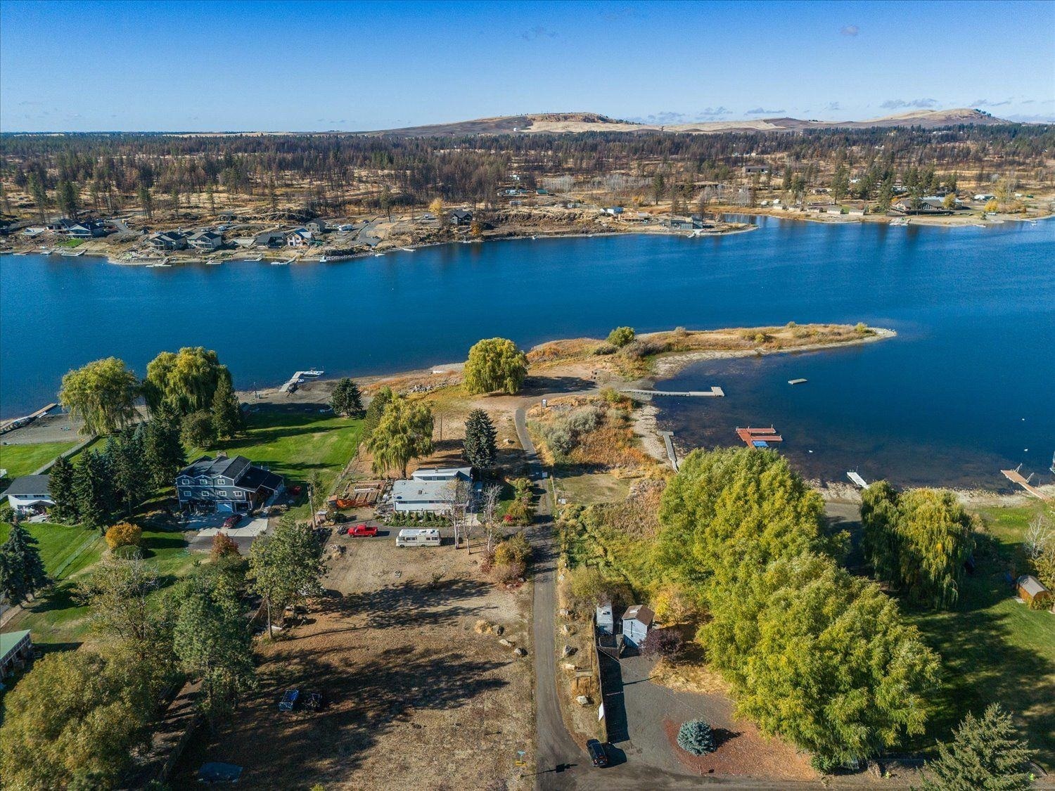 Property Photo:  16611 W W Lakeside Dr  WA 99022 