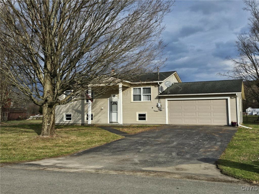 Property Photo:  5615 Deer Path Lane  NY 13040 