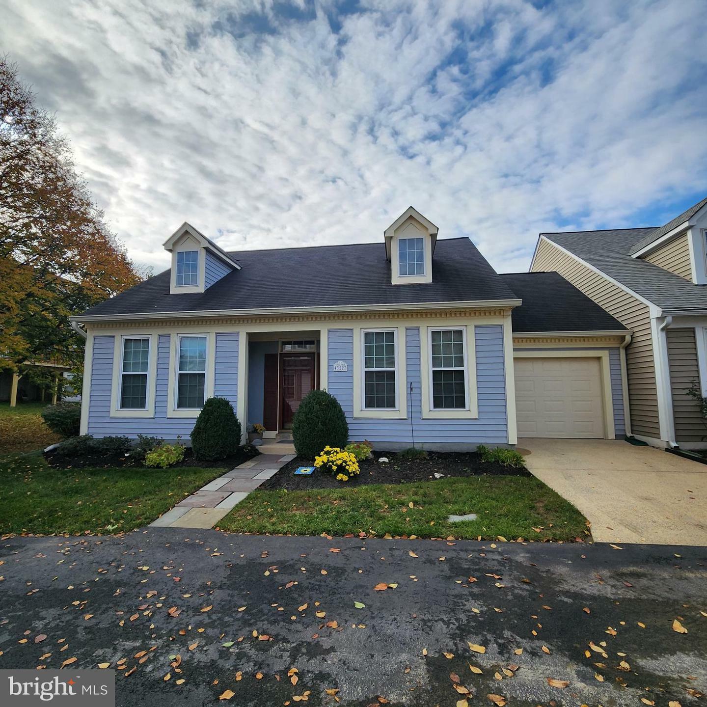 Property Photo:  43227 Yorkville Terrace  VA 20147 