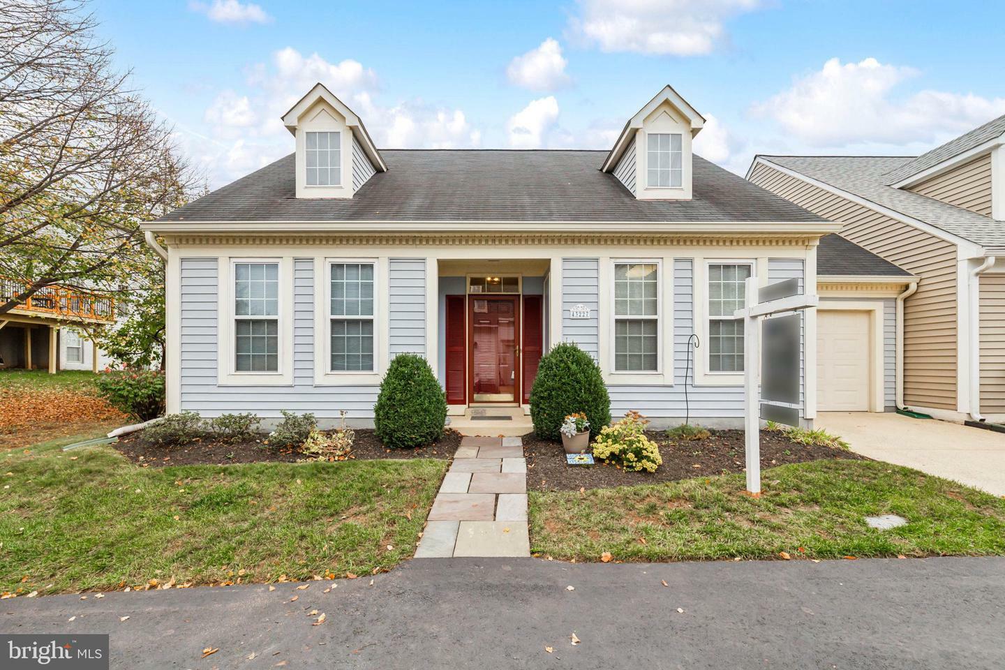 Property Photo:  43227 Yorkville Terrace  VA 20147 