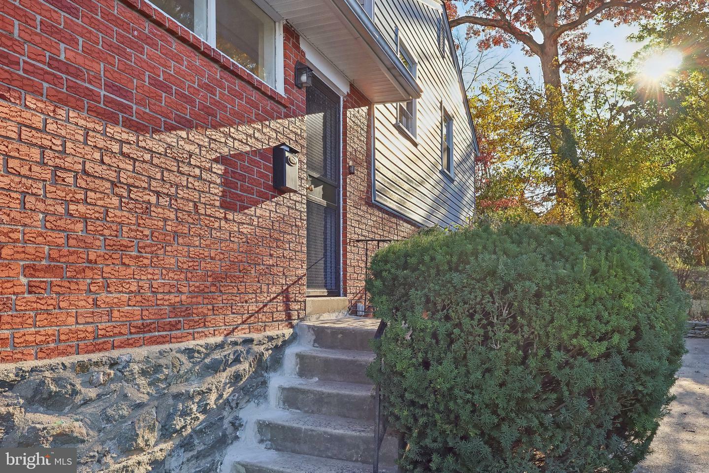 Property Photo:  1726 Green Valley Road  PA 19083 