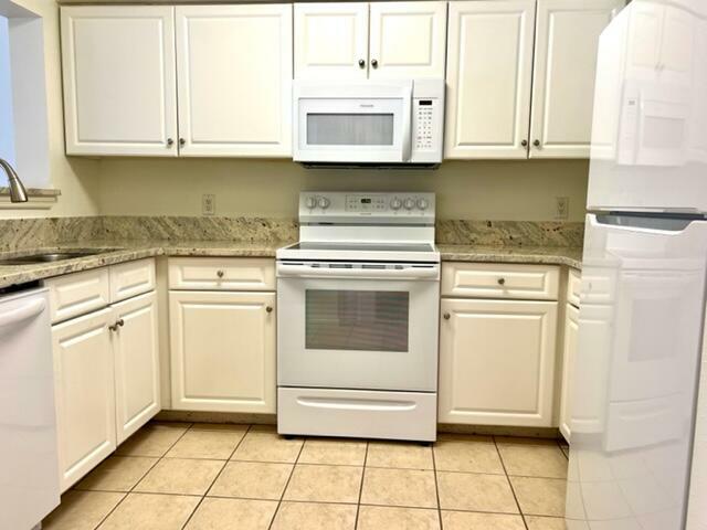 Property Photo:  4270 Calinda Lane Apt  326  FL 32578 