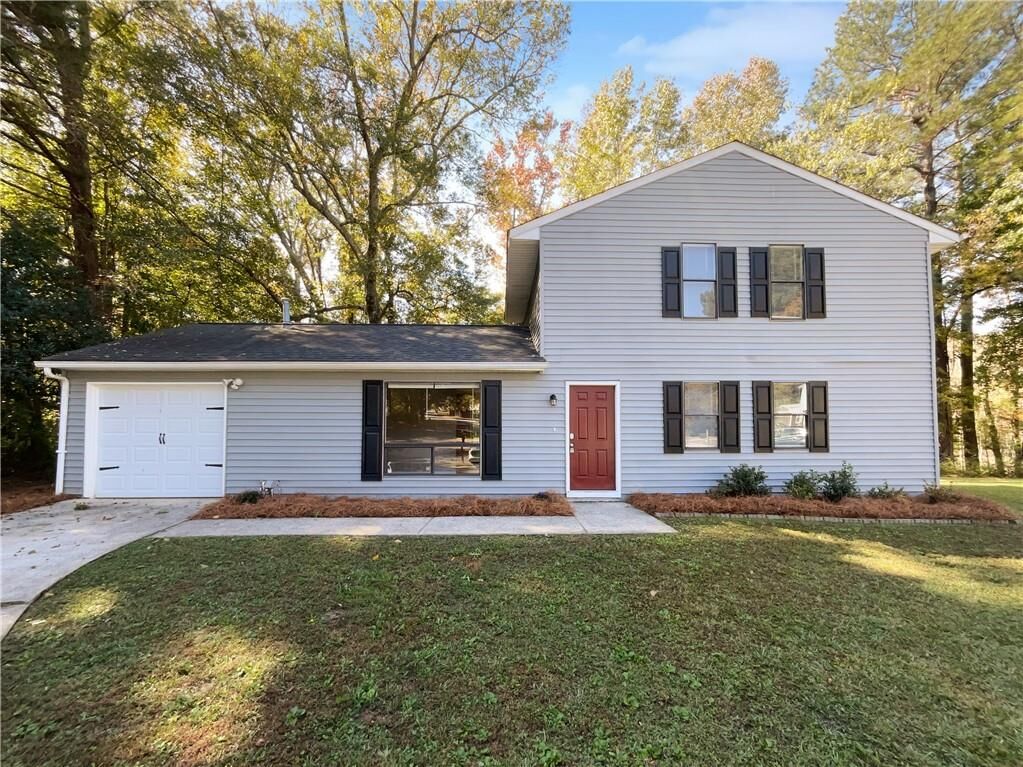Property Photo: 125 Cainwood Court W GA 30349