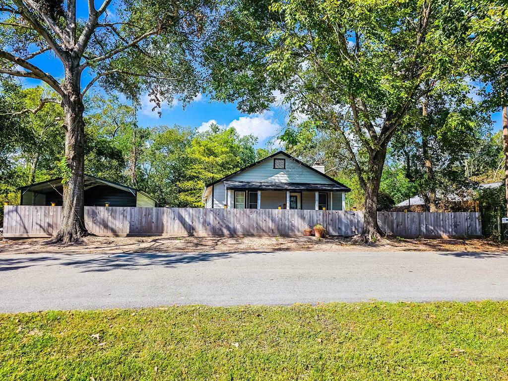 Property Photo:  516 Dunnam Avenue  TX 77327 