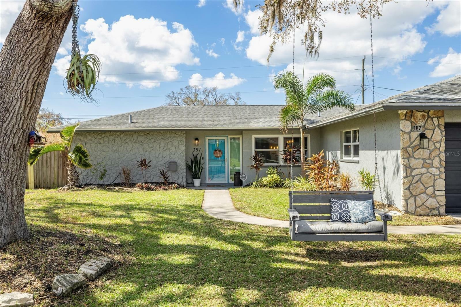 Property Photo:  387 Dorchester Drive  FL 34293 