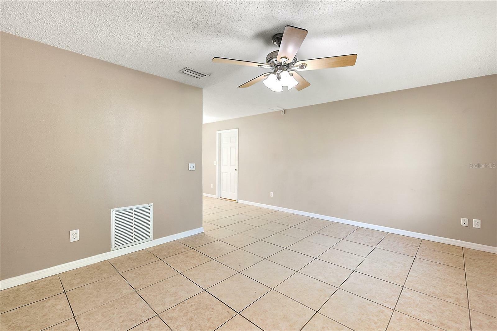 Property Photo: 23700 Central Avenue FL 32776