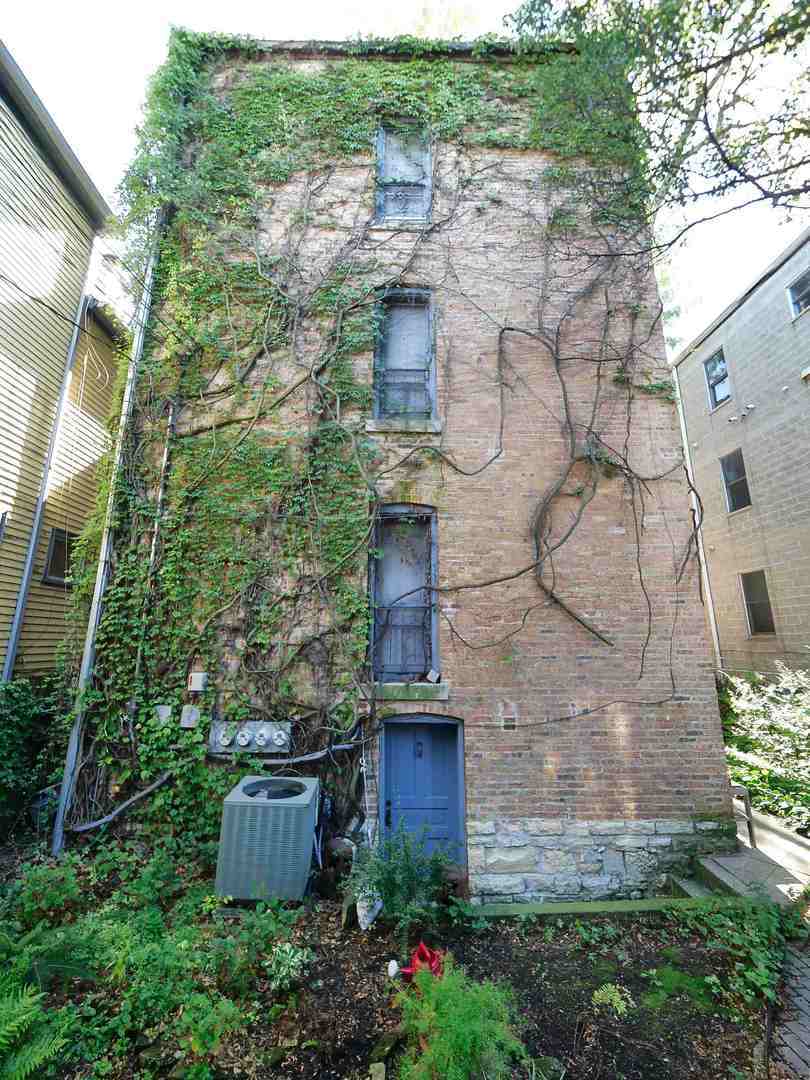 Property Photo:  2128 W Evergreen Avenue  IL 60622 