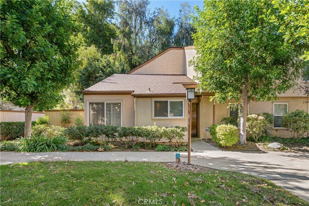 Property Photo:  22330 Victory Boulevard 701  CA 91367 