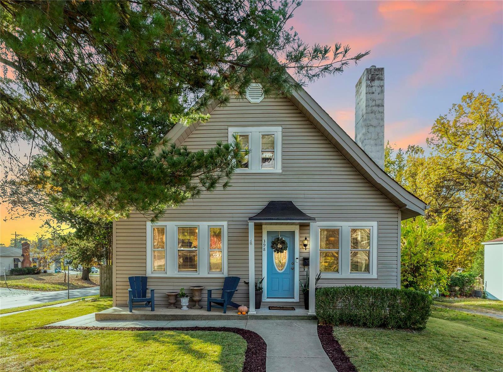 Property Photo: 398 E Clinton Place MO 63122