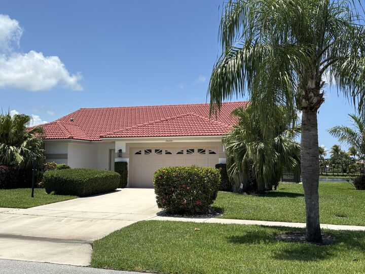 Property Photo: 5625 Aspen Ridge Circle FL 33484