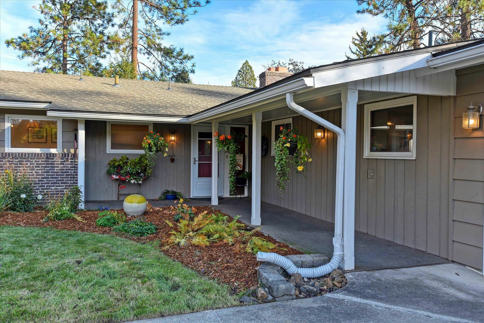 Property Photo:  4423 S Helena St  WA 99223 