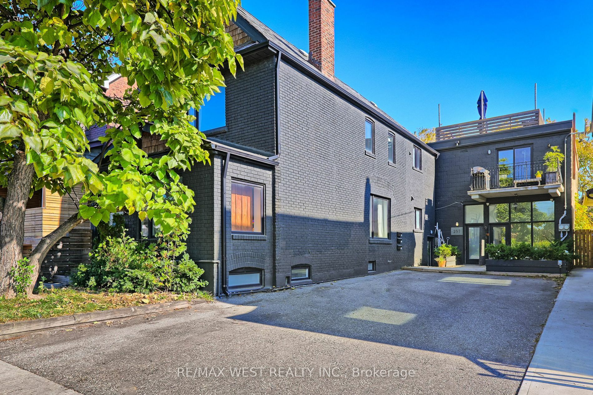 Photo de la propriété:  259 Oakwood Ave  ON M6E 2V3 