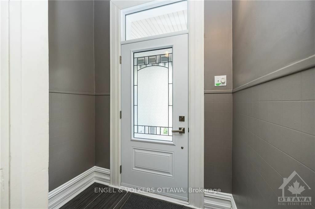 Property Photo:  458 McLeod St  ON K1R 5P6 