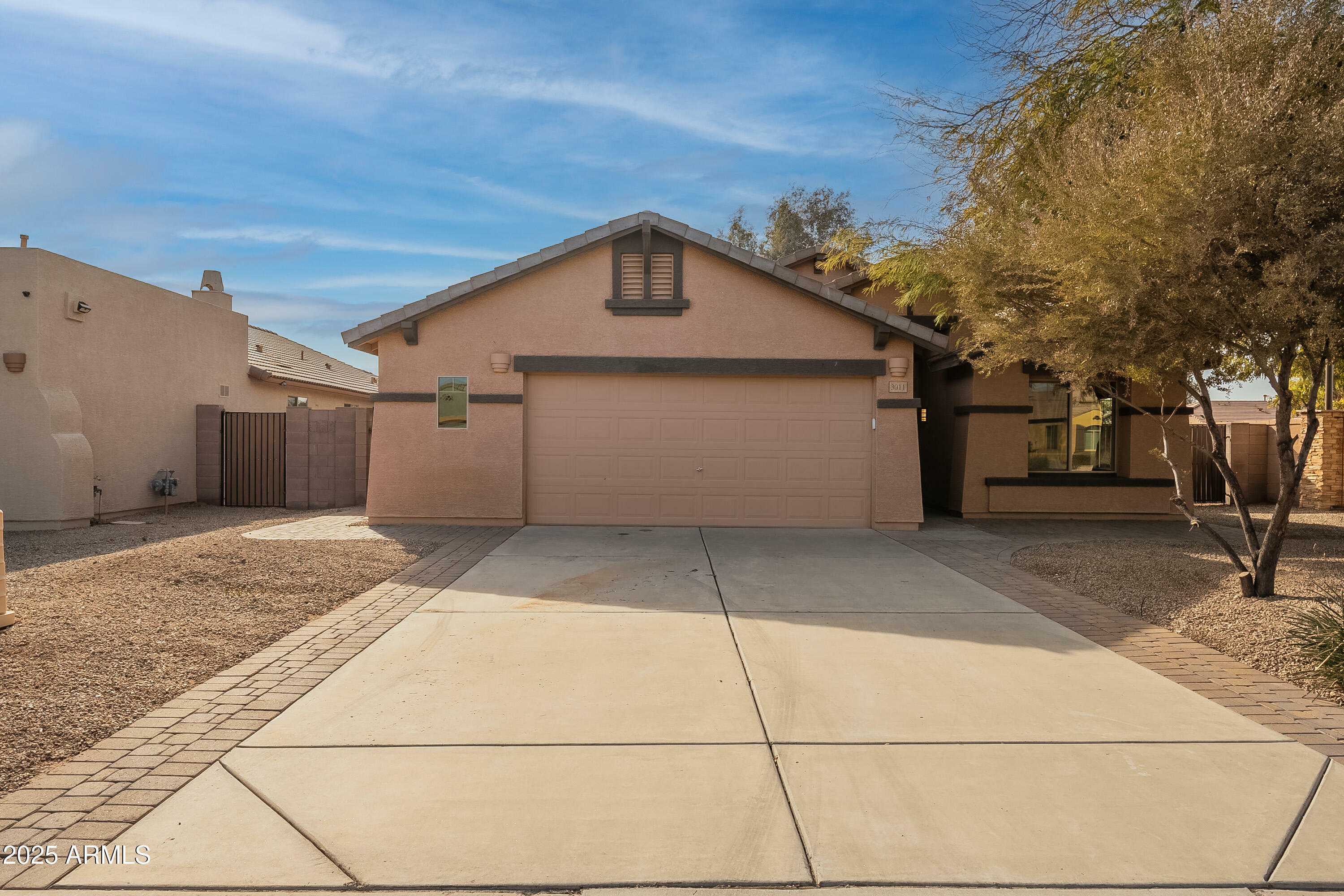 Property Photo: 3011 E Colonial Place AZ 85249