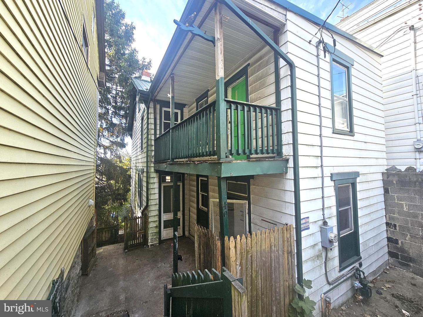 Property Photo:  40 S 3rd Street  PA 17113 