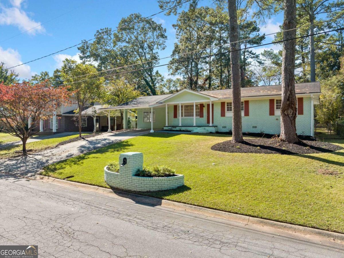 Property Photo:  1467 Thompson Place  GA 30032 