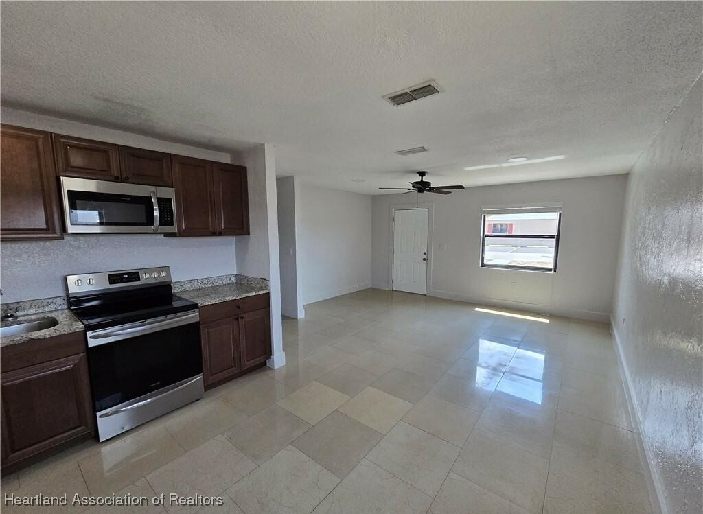 Property Photo:  517 Las Palmas Circle  FL 33825 