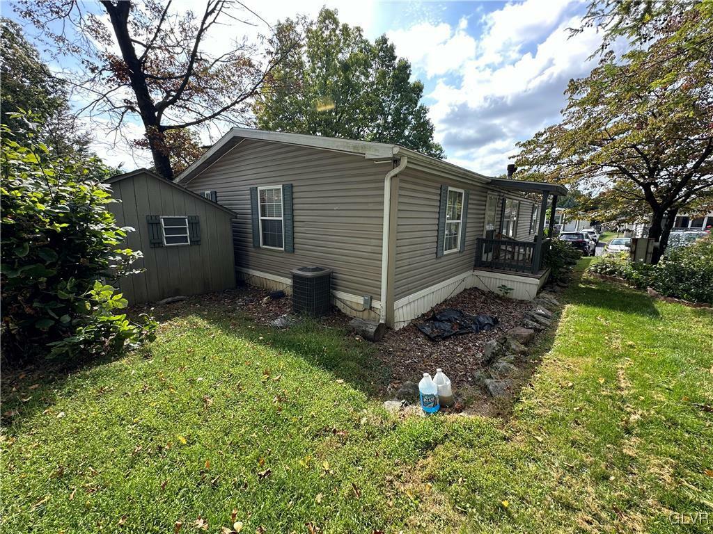 Property Photo:  17 Woodsbluff Court North  PA 18014 