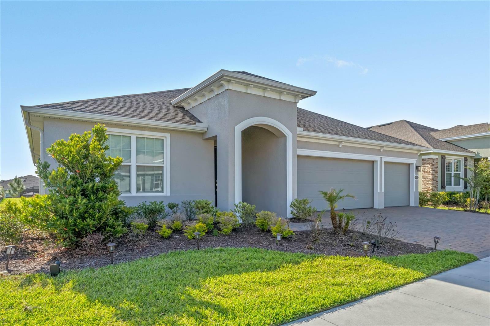 Property Photo: 452 Wedgeworth Lane FL 32724