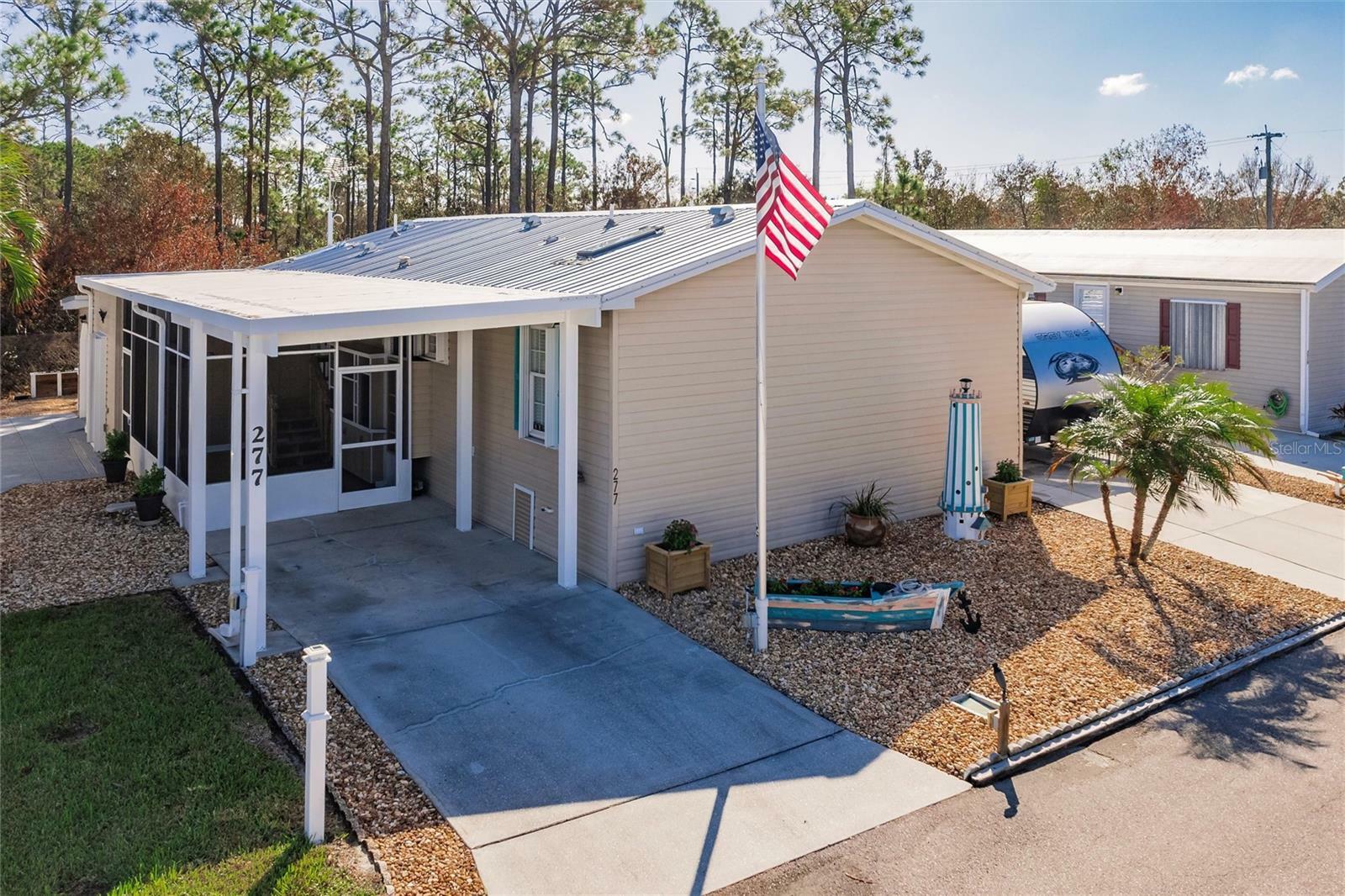 Property Photo:  277 E Manatee Loop  FL 33950 