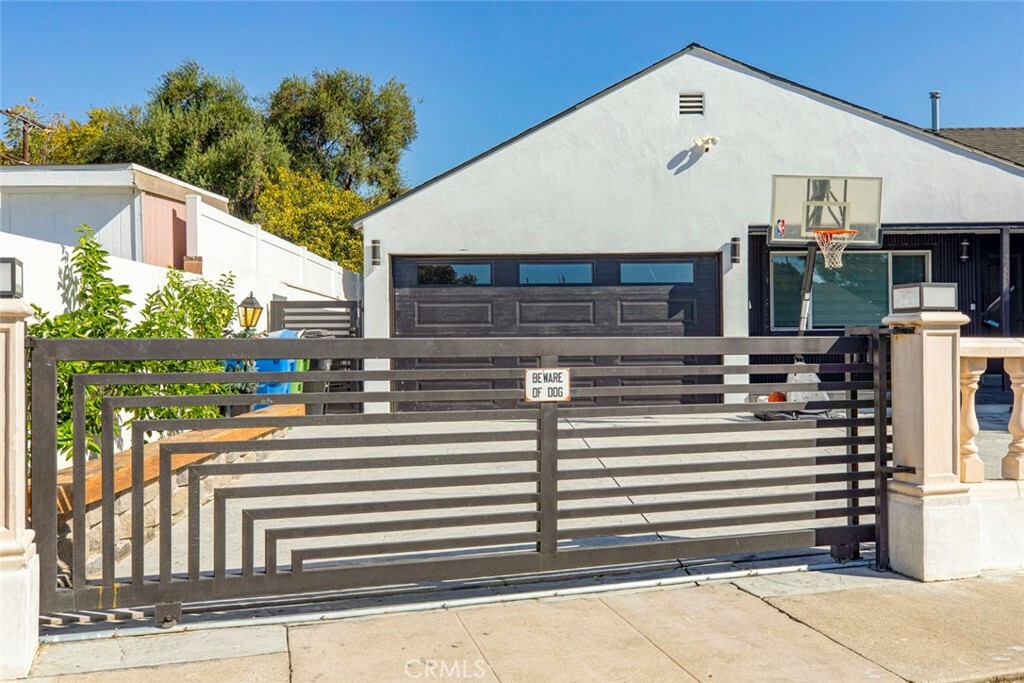 Property Photo:  10191 Elkwood Street  CA 91352 