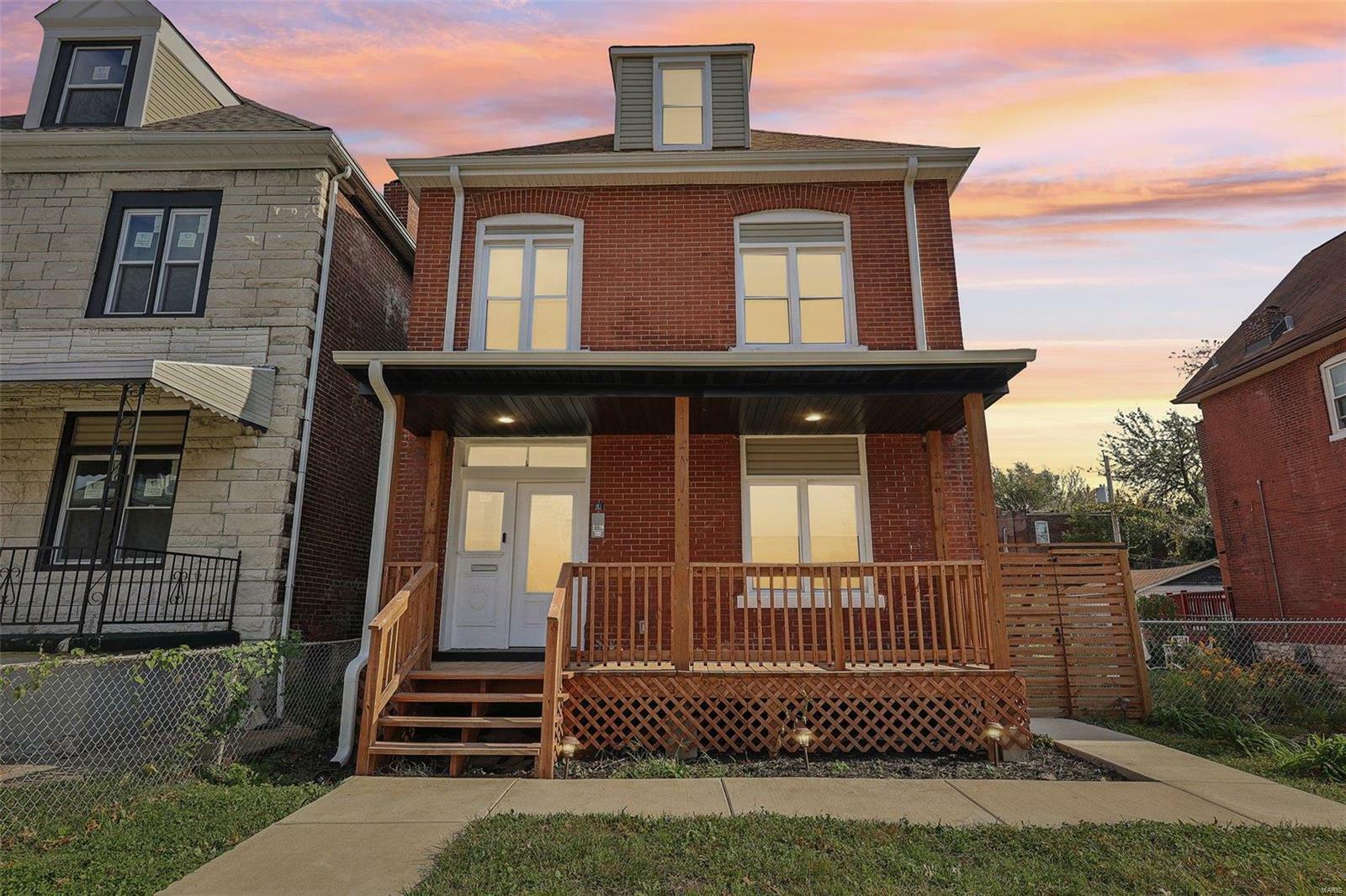 Property Photo: 1226 Temple Place MO 63112