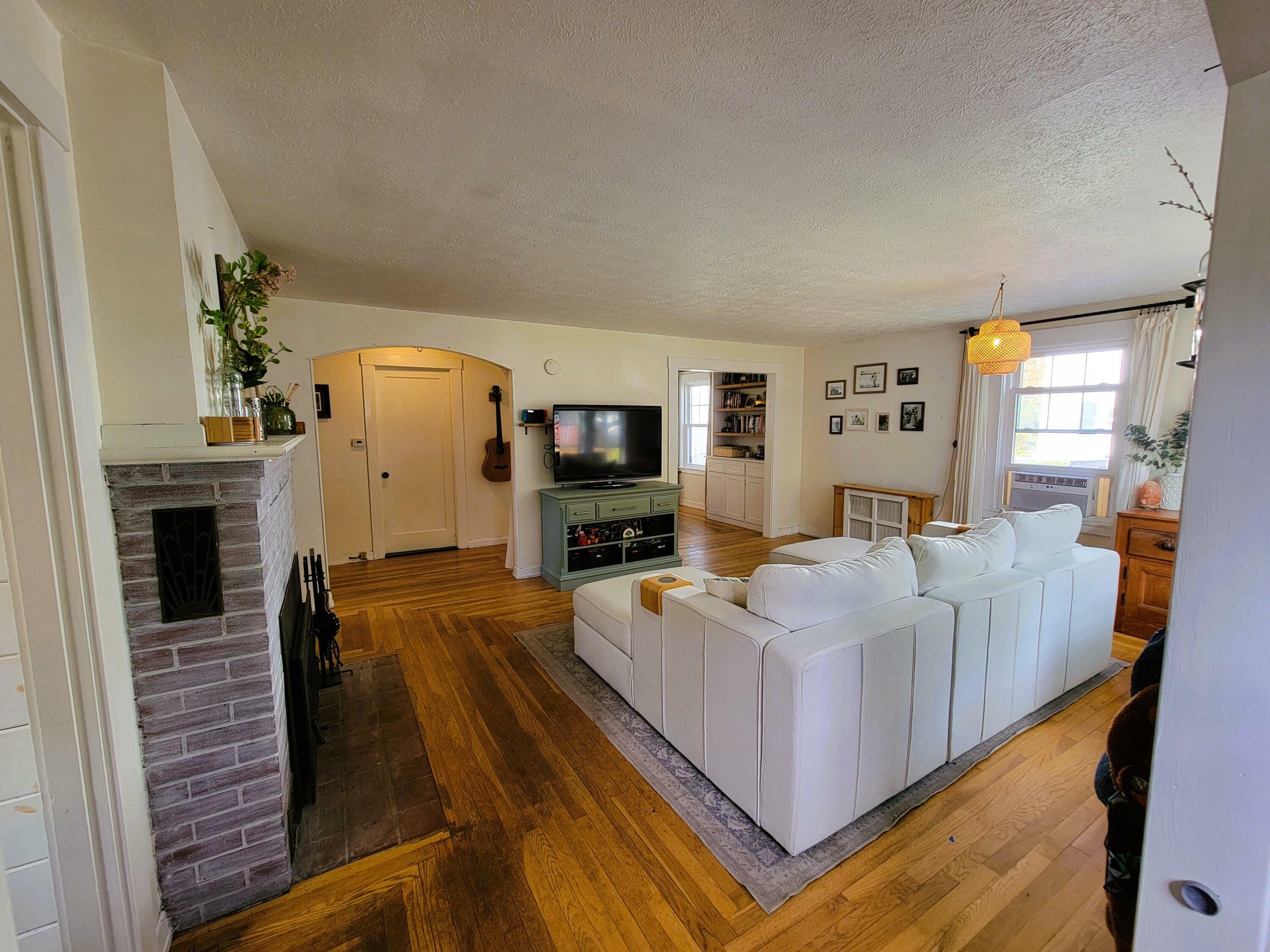 Property Photo:  40 Locke Street  ME 04072 