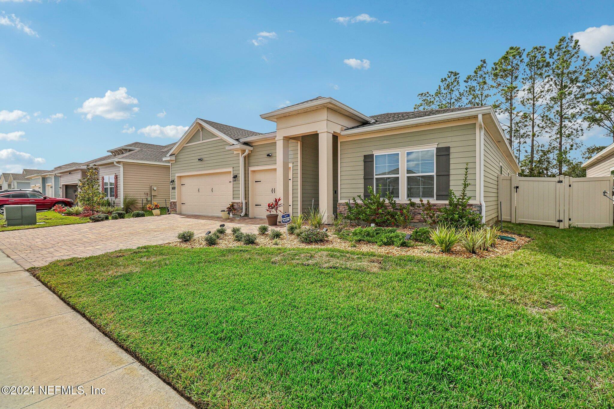 Property Photo: 7558 Nasturtium Way FL 32219