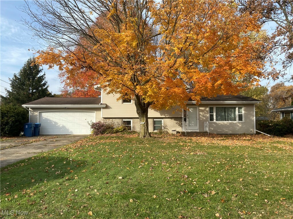 Property Photo: 2851 Greenridge Road OH 44203