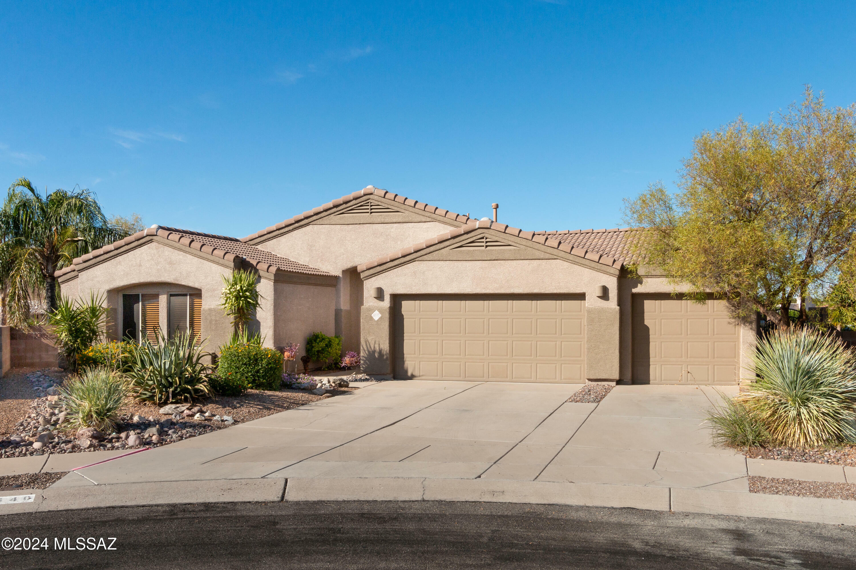 Property Photo:  11640 N Greys Court  AZ 85737 