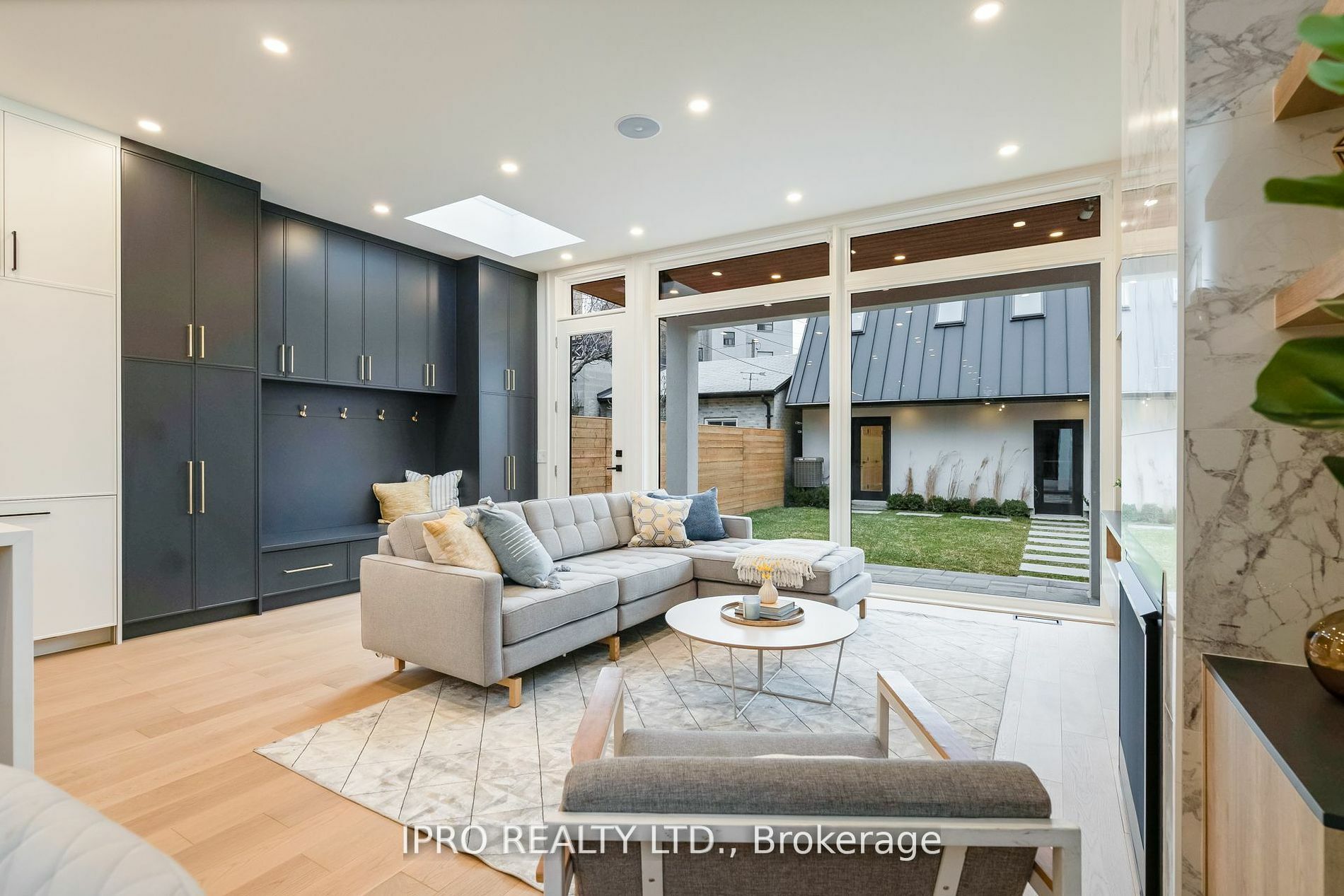 303 Wychwood Ave  Toronto ON M6C 2T6 photo