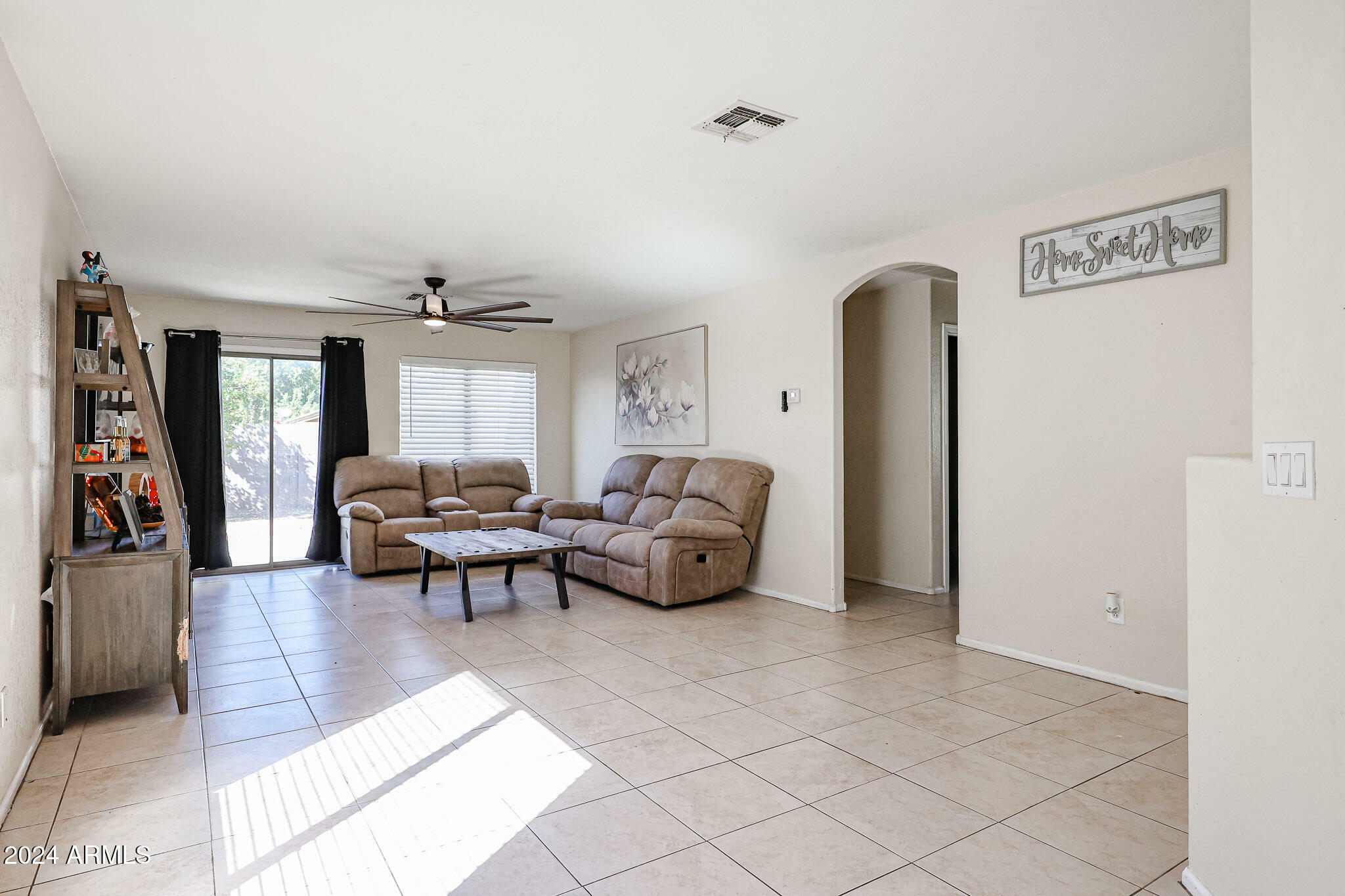 Property Photo:  1098 E Nardini Street  AZ 85140 