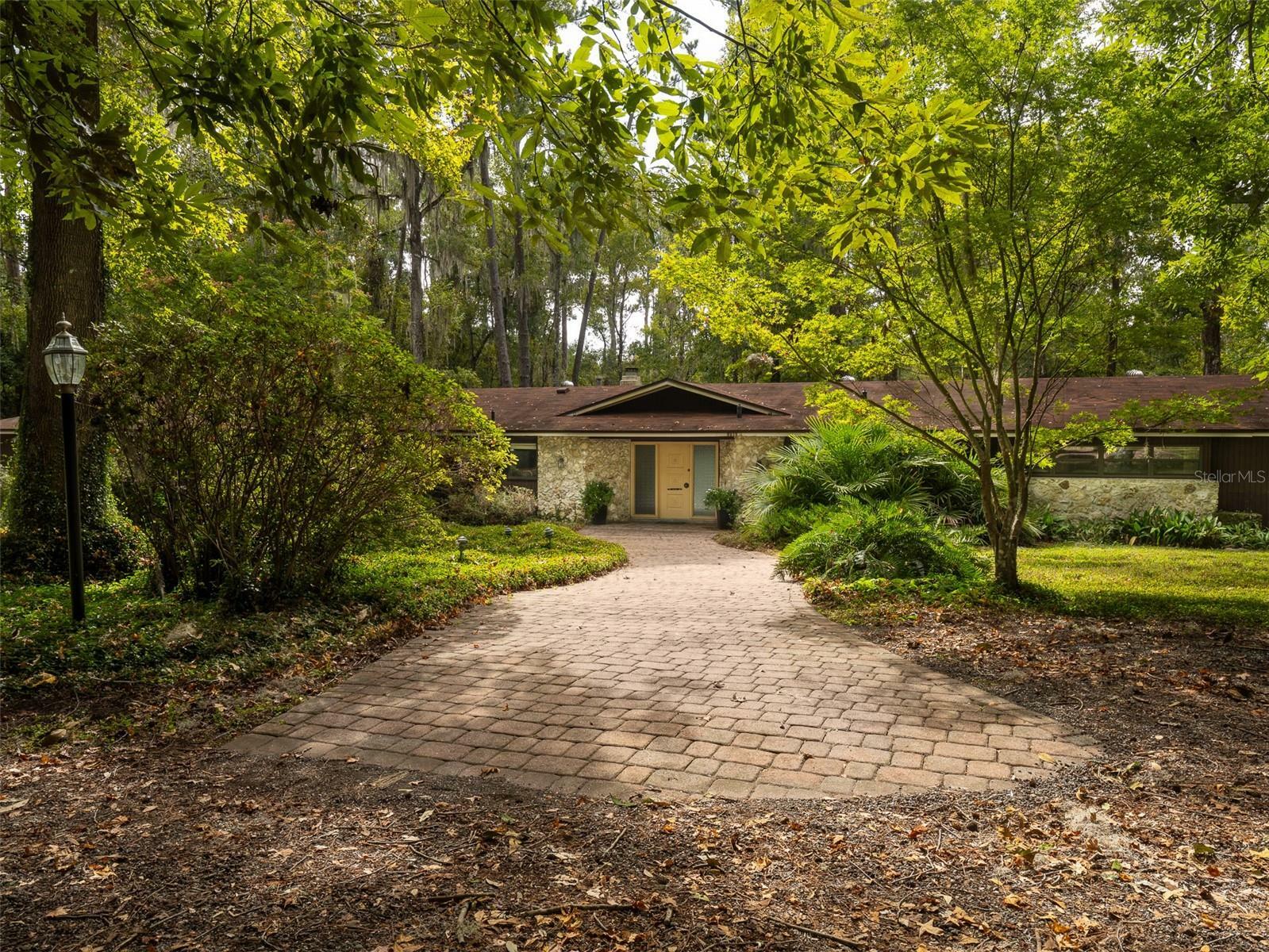 Property Photo: 5915 NW 27th Avenue FL 32606