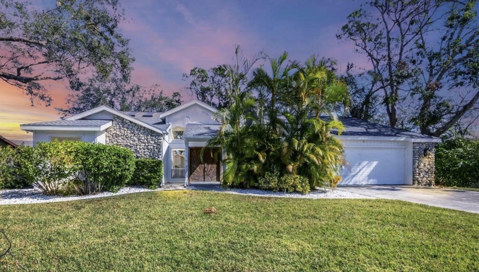 Property Photo:  1755 Oak Lakes Drive  FL 34232 