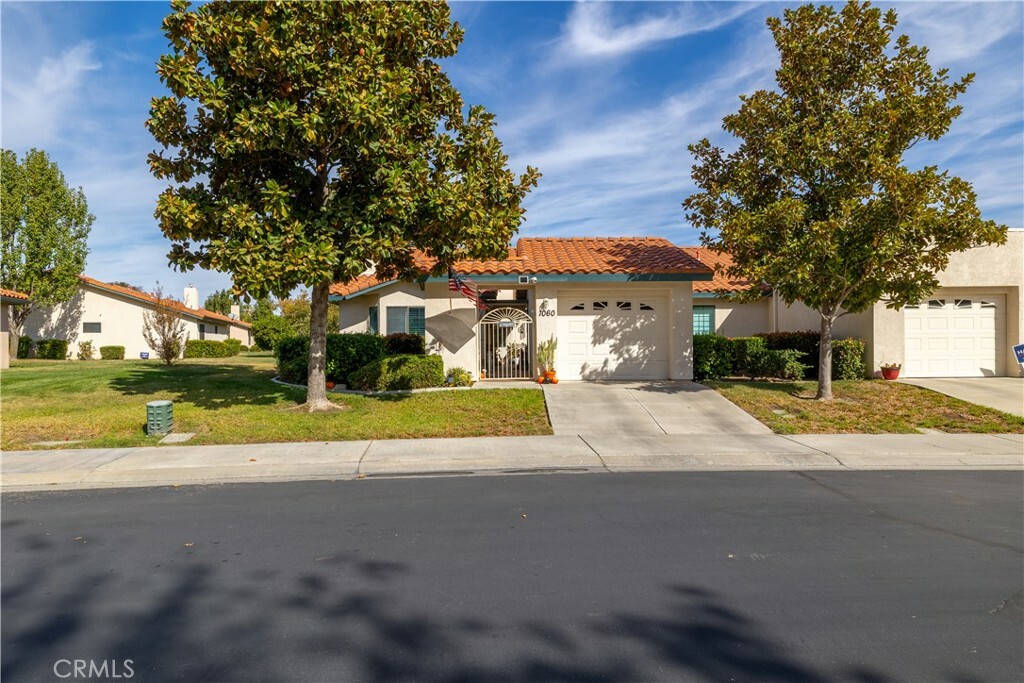 Property Photo:  1060 Clubhouse Drive  CA 92545 