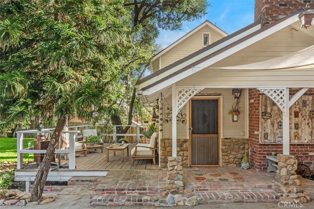 Property Photo:  23230 Raymond Street  CA 91311 